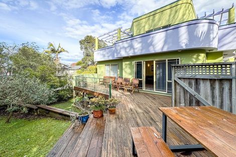 Photo of property in 2/3 Oban Road, Browns Bay, Auckland, 0630
