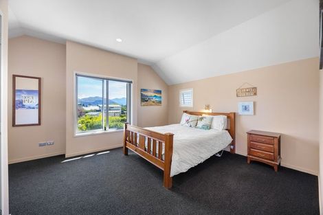 Photo of property in 9 Meadowbrook Place, Wanaka, 9305