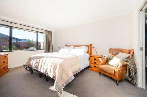 Photo of property in 13 Lorenzo Place, Kelvin Grove, Palmerston North, 4414