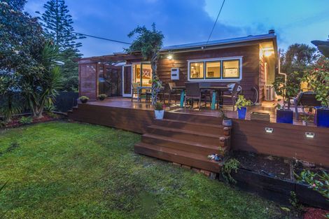 Photo of property in 26 Atkinson Road, Titirangi, Auckland, 0604