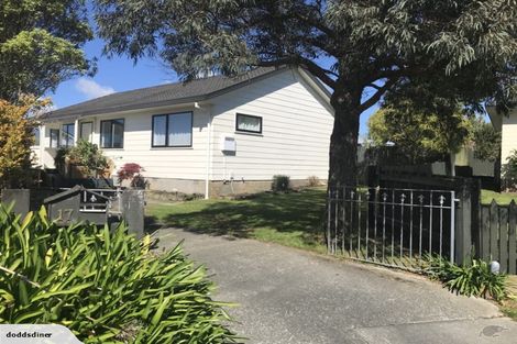 Photo of property in 17 Maraval Crescent, Grenada Village, Wellington, 6037