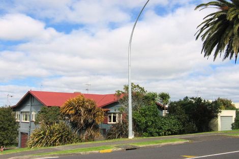Photo of property in 16 Edgecumbe Road, Tauranga, 3110