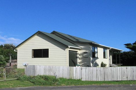 Photo of property in 12 Whitmore Grove, Waikanae Beach, Waikanae, 5036