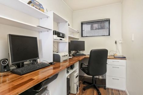 Photo of property in 94 Luckens Road, West Harbour, Auckland, 0618