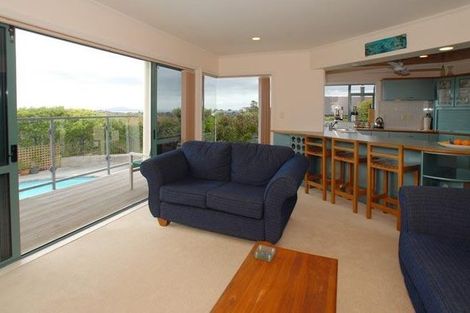 Photo of property in 3 Elsfield Place, Torbay, Auckland, 0630