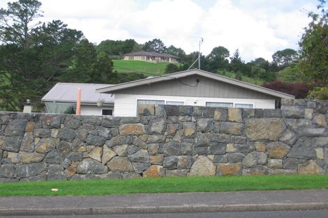Photo of property in 540 West Coast Road, Oratia, Auckland, 0604