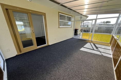 Photo of property in 8 Lowestoft Place, West End, Palmerston North, 4412