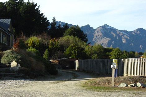 Photo of property in 12 Cedar Drive, Kelvin Heights, Queenstown, 9300