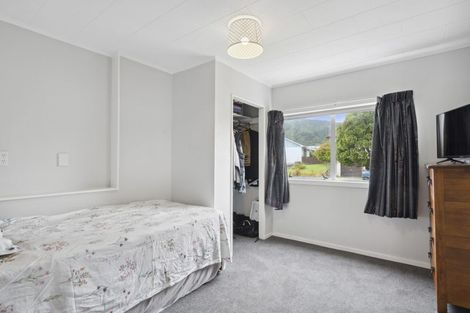 Photo of property in 18 Brightwater Crescent, Totara Park, Upper Hutt, 5018