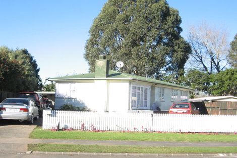 Photo of property in 17 Romney Place, Manurewa, Auckland, 2102