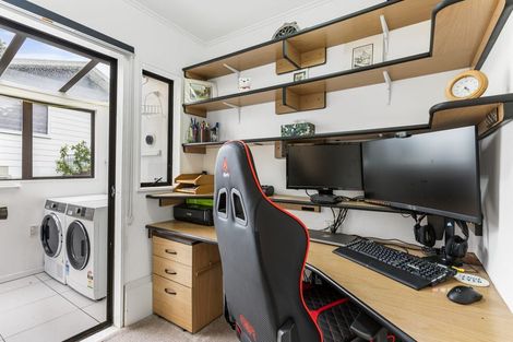 Photo of property in 1/10 Remus Place, Totara Vale, Auckland, 0629