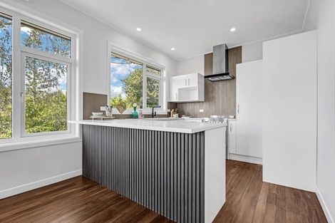 Photo of property in 2 Fairmount Road, Titirangi, Auckland, 0604