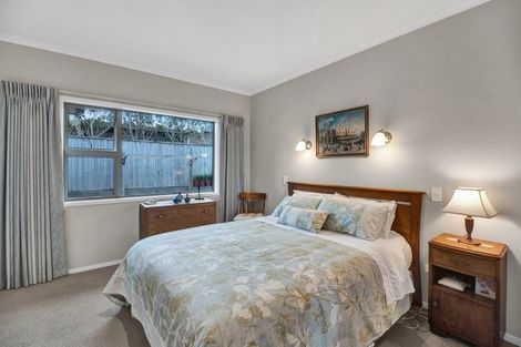 Photo of property in 2 Manurau Crescent, Merrilands, New Plymouth, 4312