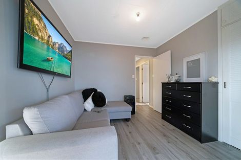 Photo of property in 12 Pahi Place, West Harbour, Auckland, 0618