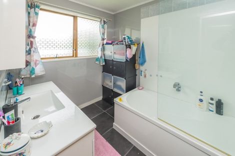 Photo of property in 1 Essex Place, Springvale, Whanganui, 4501