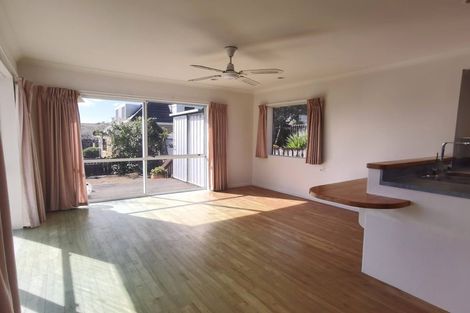 Photo of property in 2 Anure Place, Highland Park, Auckland, 2010