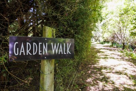 Photo of property in 126 Turitea Road, Fitzherbert, Palmerston North, 4472