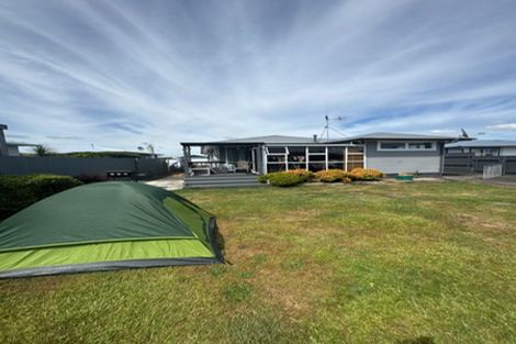 Photo of property in 41 Karaka Crescent, Levin, 5510