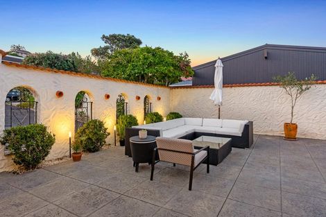 Photo of property in 84 Chelsea View Drive, Chatswood, Auckland, 0626