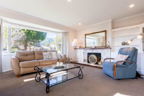 Photo of property in 1 Edgewater Street, Waikanae, 5036