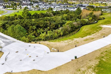 Photo of property in 16 Mcmenamin Place, Fairview Heights, Auckland, 0632