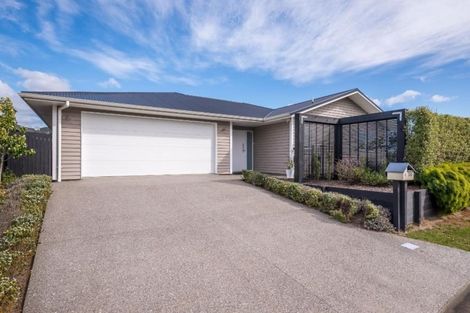 Photo of property in 2 Bluewater Place, Paraparaumu, 5032