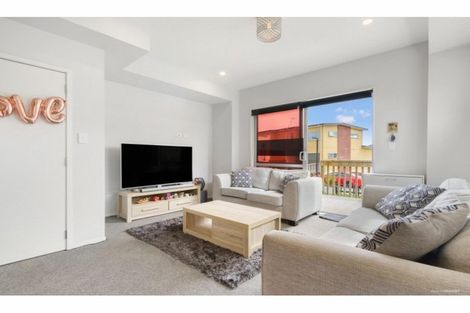 Photo of property in 23/11 Ray Small Drive, Papakura, 2110