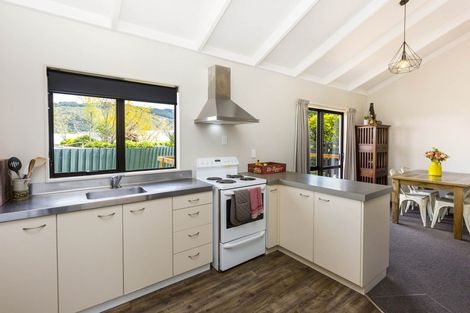 Photo of property in 7 Moonstone Grove, Birchville, Upper Hutt, 5018