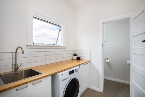 Photo of property in 319 Carrington Street, Vogeltown, New Plymouth, 4310