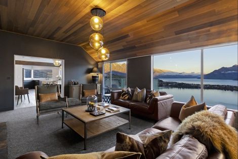 Photo of property in 10 Peregrine Place, Queenstown, 9300