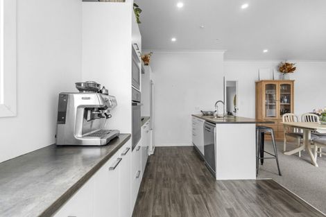 Photo of property in 1 Rainsford Street, Moturoa, New Plymouth, 4310