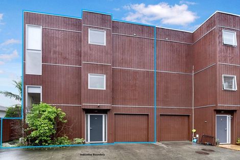 Photo of property in 76n Edmonton Road, Henderson, Auckland, 0612