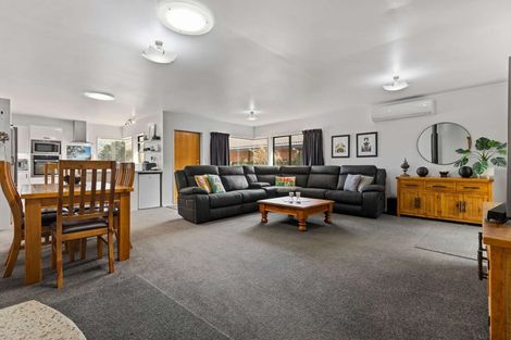 Photo of property in 58a Aquarius Drive, Kawaha Point, Rotorua, 3010