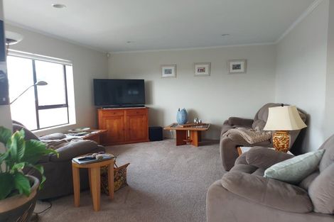 Photo of property in 2/85 Raleigh Road, Northcote, Auckland, 0627