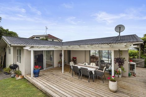 Photo of property in 2/23 Parr Terrace, Castor Bay, Auckland, 0620