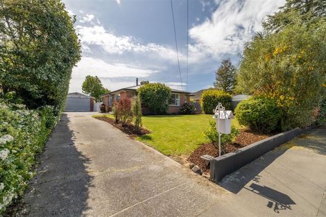 Photo of property in 16 Staveley Street, Avonhead, Christchurch, 8042