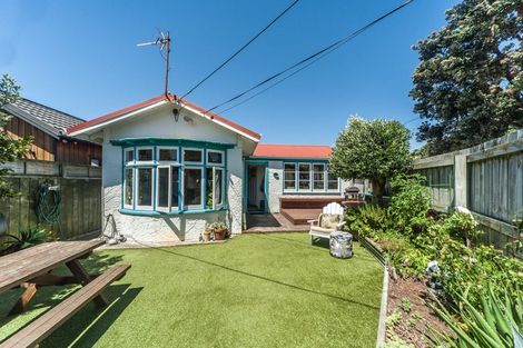 Photo of property in 83 Apu Crescent, Lyall Bay, Wellington, 6022