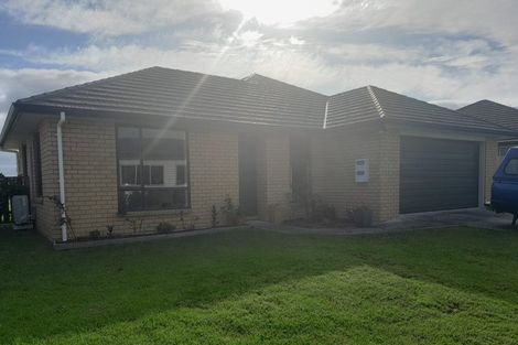 Photo of property in 13 Kamahi Place, One Tree Point, 0118