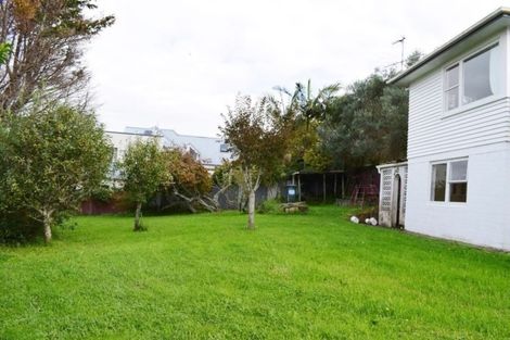 Photo of property in 68 Lyons Avenue, Murrays Bay, Auckland, 0630