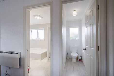 Photo of property in 430 Mangorei Road, Highlands Park, New Plymouth, 4312