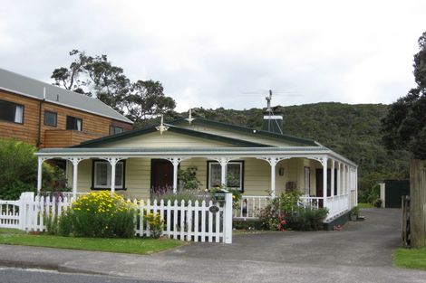 Photo of property in 30 Waiwera Road, Waiwera, Orewa, 0994