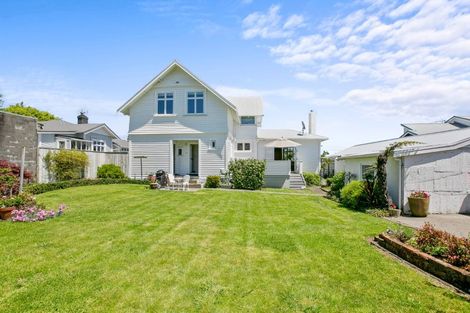 Photo of property in 13 Paynters Avenue, Strandon, New Plymouth, 4312