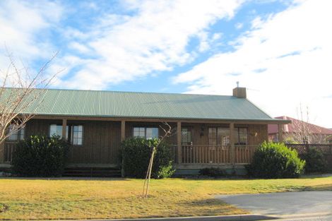 Photo of property in 3 Glenfinnon Place, Wanaka, 9305