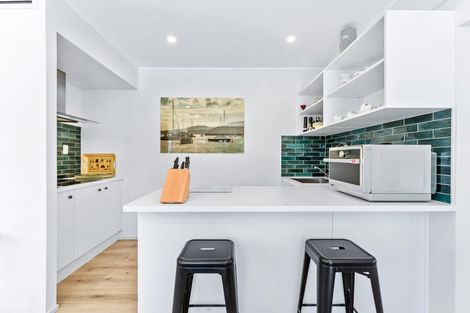 Photo of property in 20 Chatswood Grove, Chatswood, Auckland, 0626