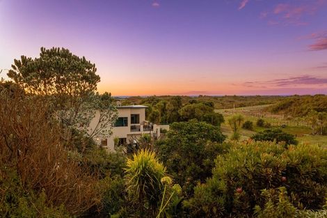Photo of property in 114 Rutherford Drive, Waikanae Beach, Waikanae, 5036