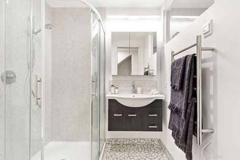 Photo of property in 10b Crieff Street, Northland, Wellington, 6012