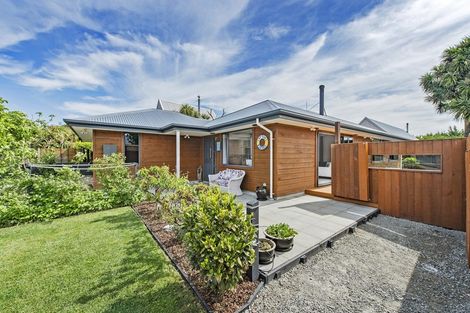 Photo of property in 27 Reserve Road, Waikuku Beach, 7473
