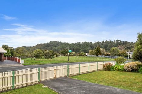 Photo of property in 106 Gemstone Drive, Birchville, Upper Hutt, 5018