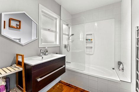 Photo of property in 14 Rosecamp Road, Beach Haven, Auckland, 0626