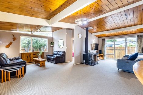 Photo of property in 8 Woodstock Place, Hokowhitu, Palmerston North, 4410